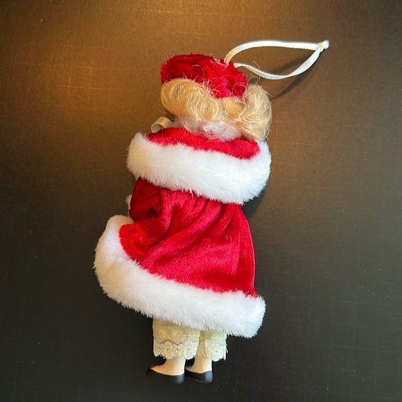 Vintage Kurt Adler porcelain holiday caroller in red velvet w/white fur trim-NWT - Picture 12 of 16